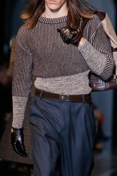 Look 26